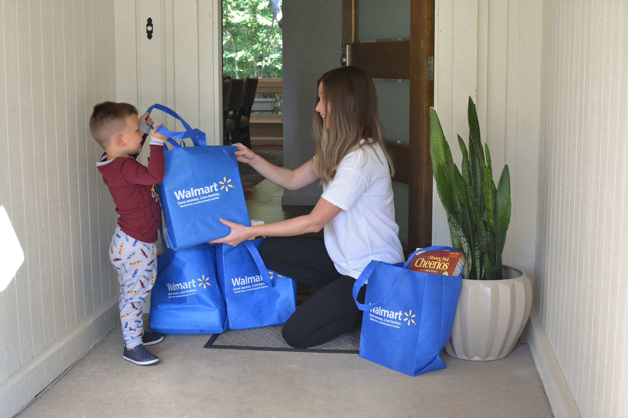 Walmart's Online Pick-Up & Delivery Service Makes Everything